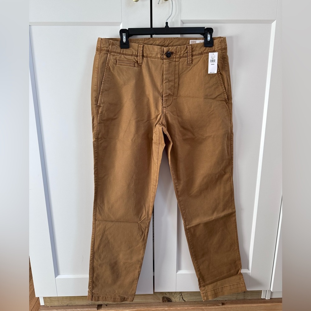 New with tags Men’s Gap Khaki Pants 32x30